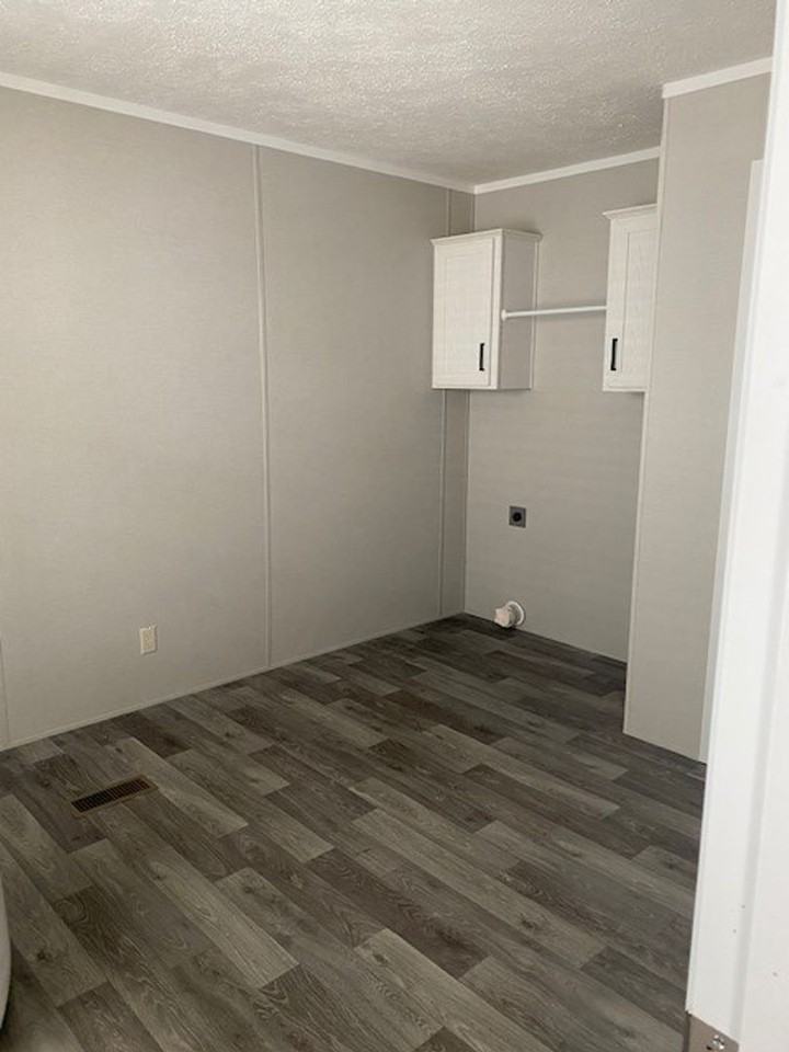 3011 Garfield Rd N - Photo 3 of 5