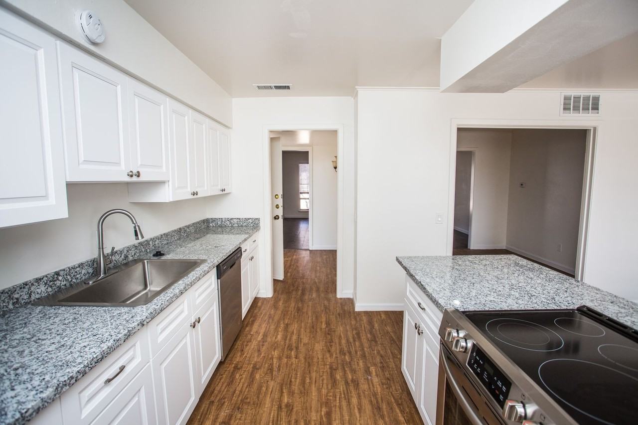 Hoff Garden Apartments - Photo 4 of 16