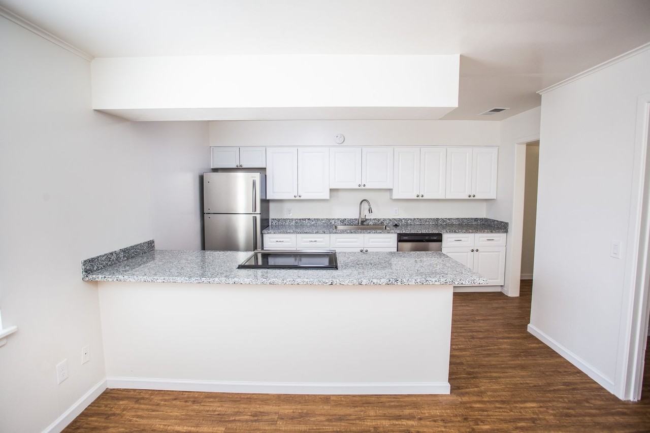 Hoff Garden Apartments - Photo 5 of 16