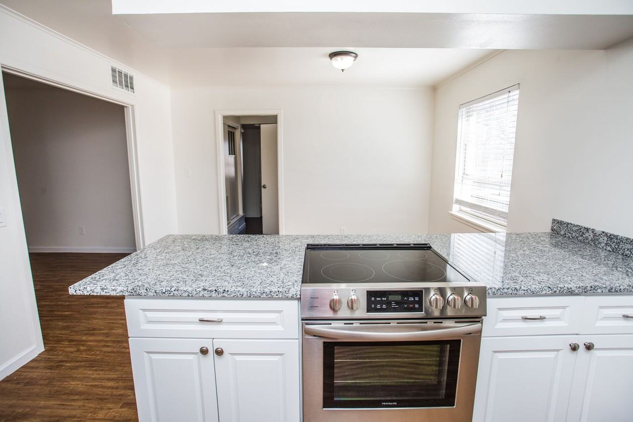 Hoff Garden Apartments - Photo 6 of 16