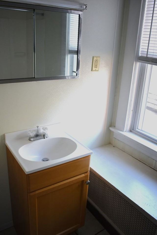 35 S Carpenter Ave - Photo 4 of 10