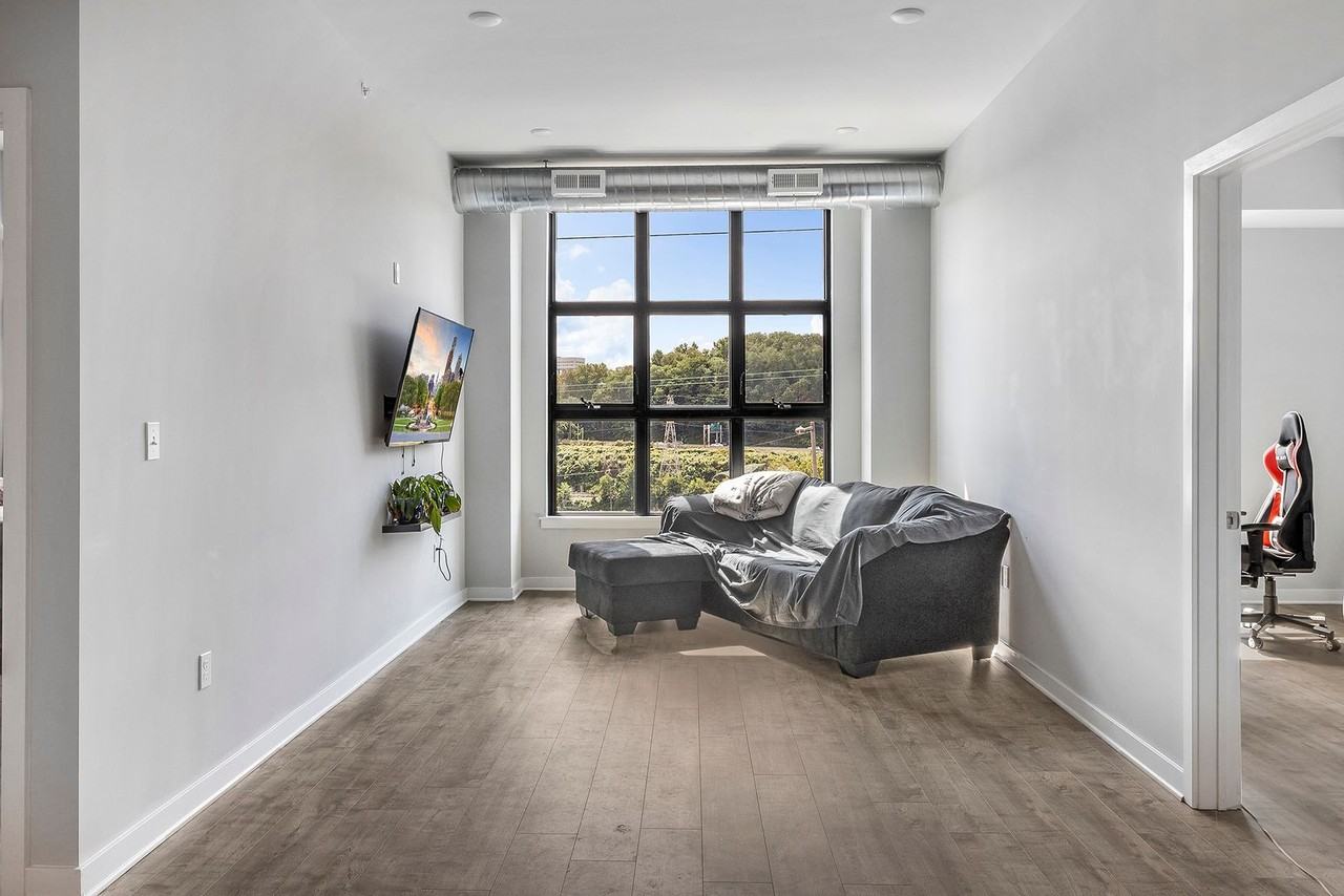 The Bentley Apartments - Photo 5 of 35