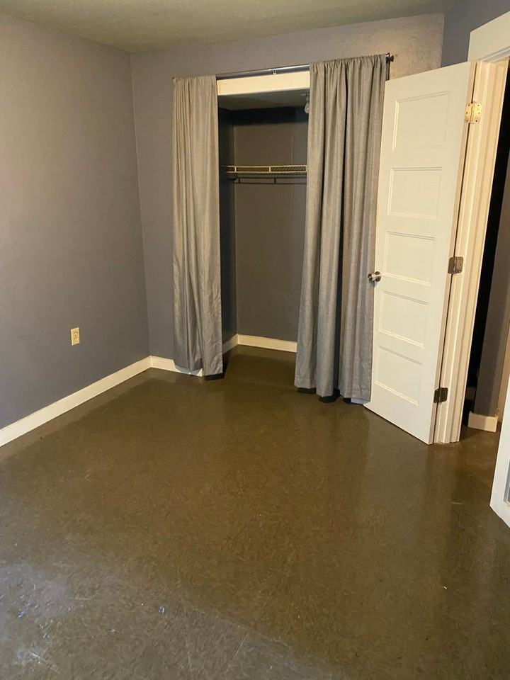 2200 - Photo 4 of 10