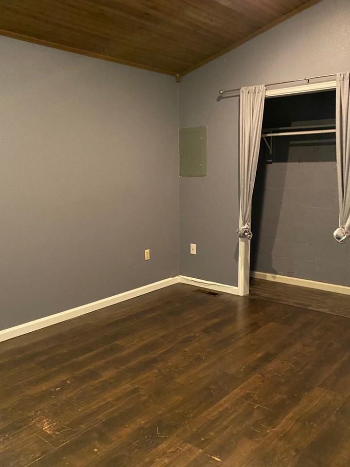 2200 - Photo 5 of 10