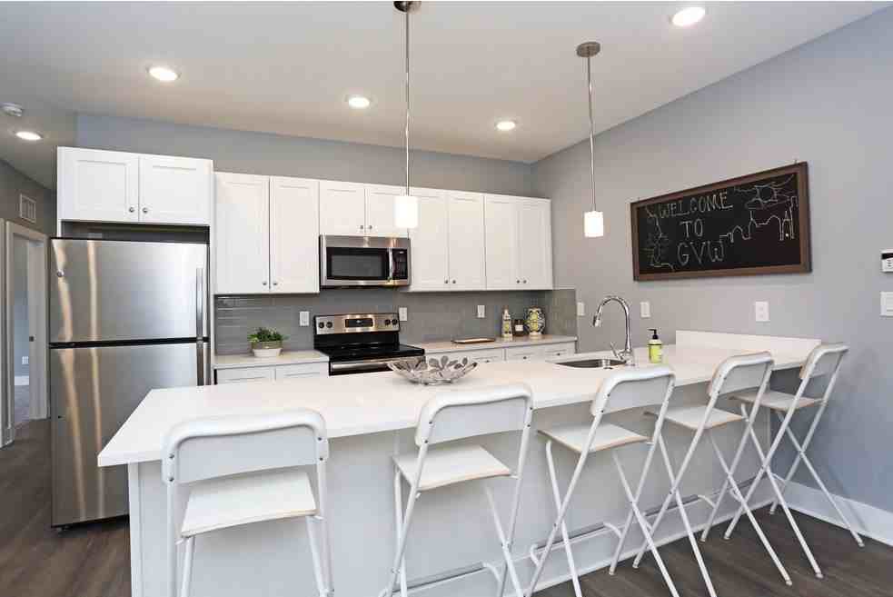 3925 Haverford Ave - Photo 4 of 50