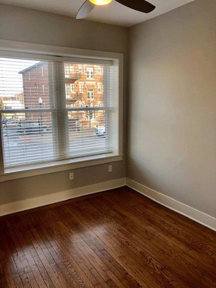 Flats on Howard - Photo 6 of 50