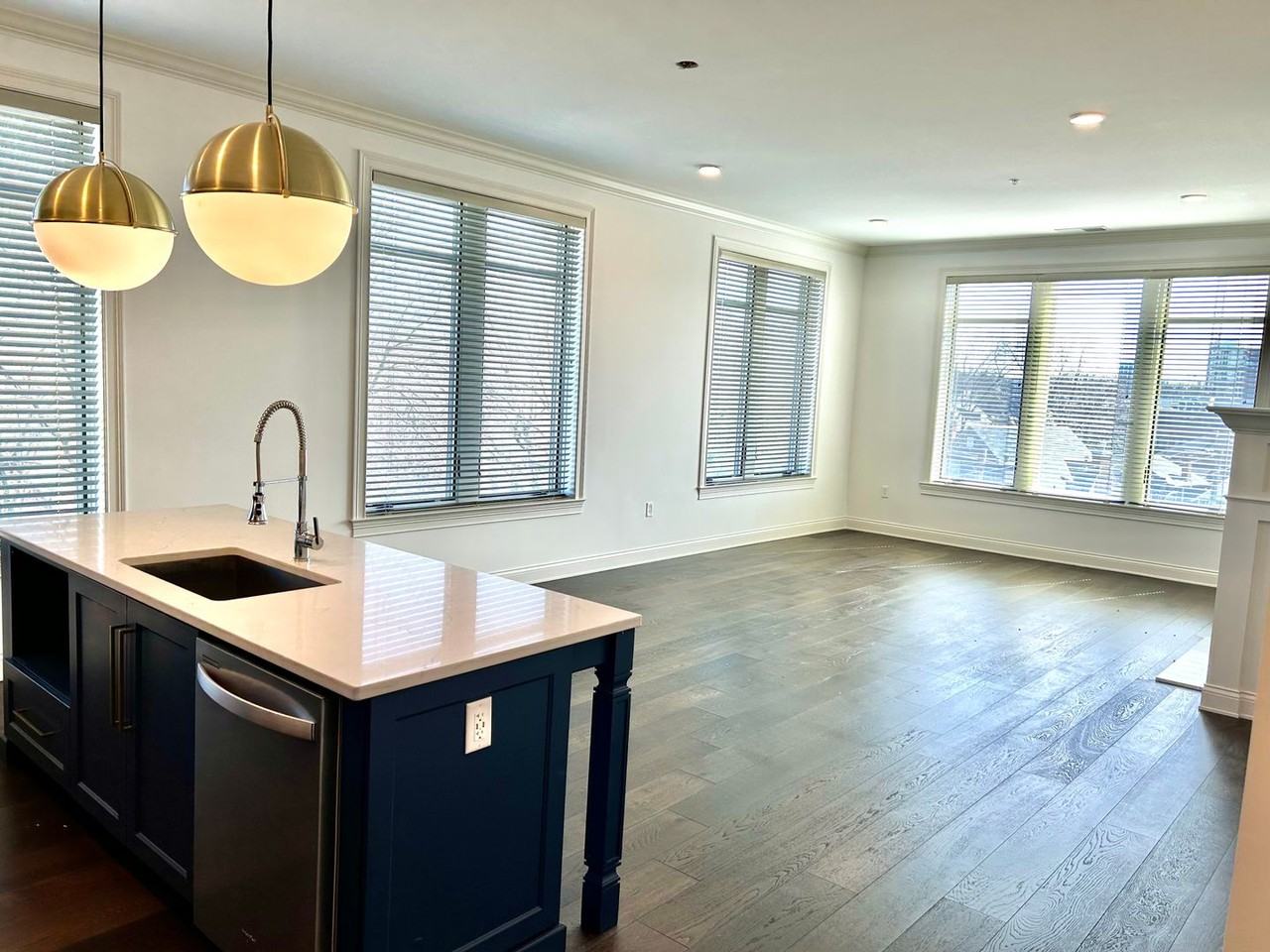 936 N High St - Photo 2 of 34
