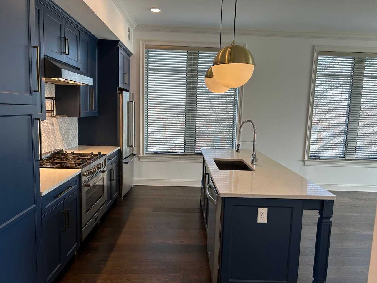 936 N High St - Photo 3 of 34