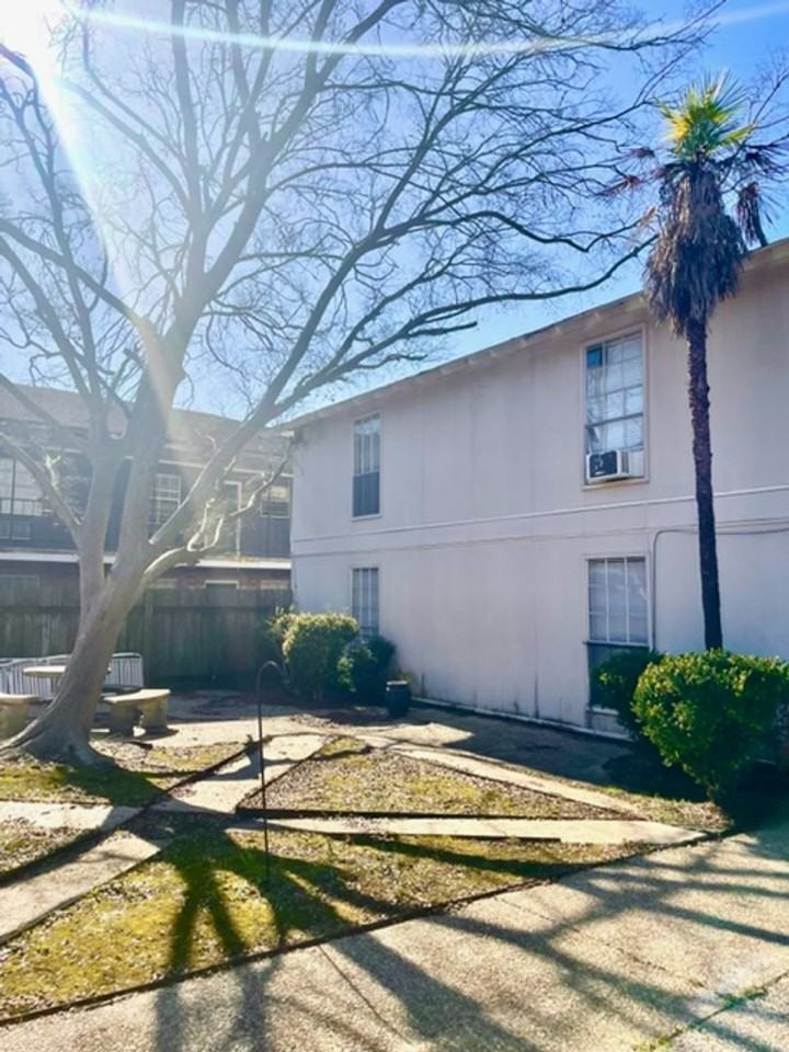 The Chateau Tigerland Apartments, LLC 4707 Tigerland Ave, Baton Rouge