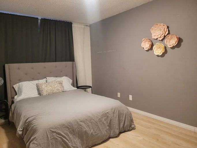 8 Meadowlark Villge Nw - Photo 2 of 15