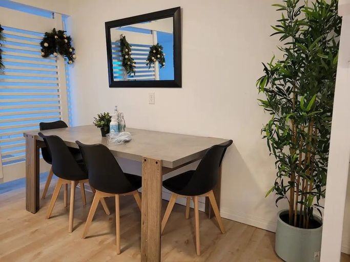 8 Meadowlark Villge Nw - Photo 3 of 15