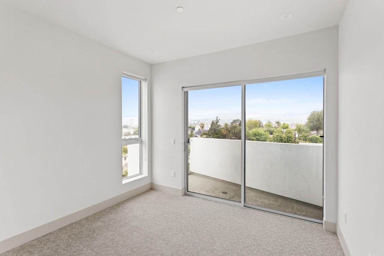 La Vida Melrose - Photo 5 of 19