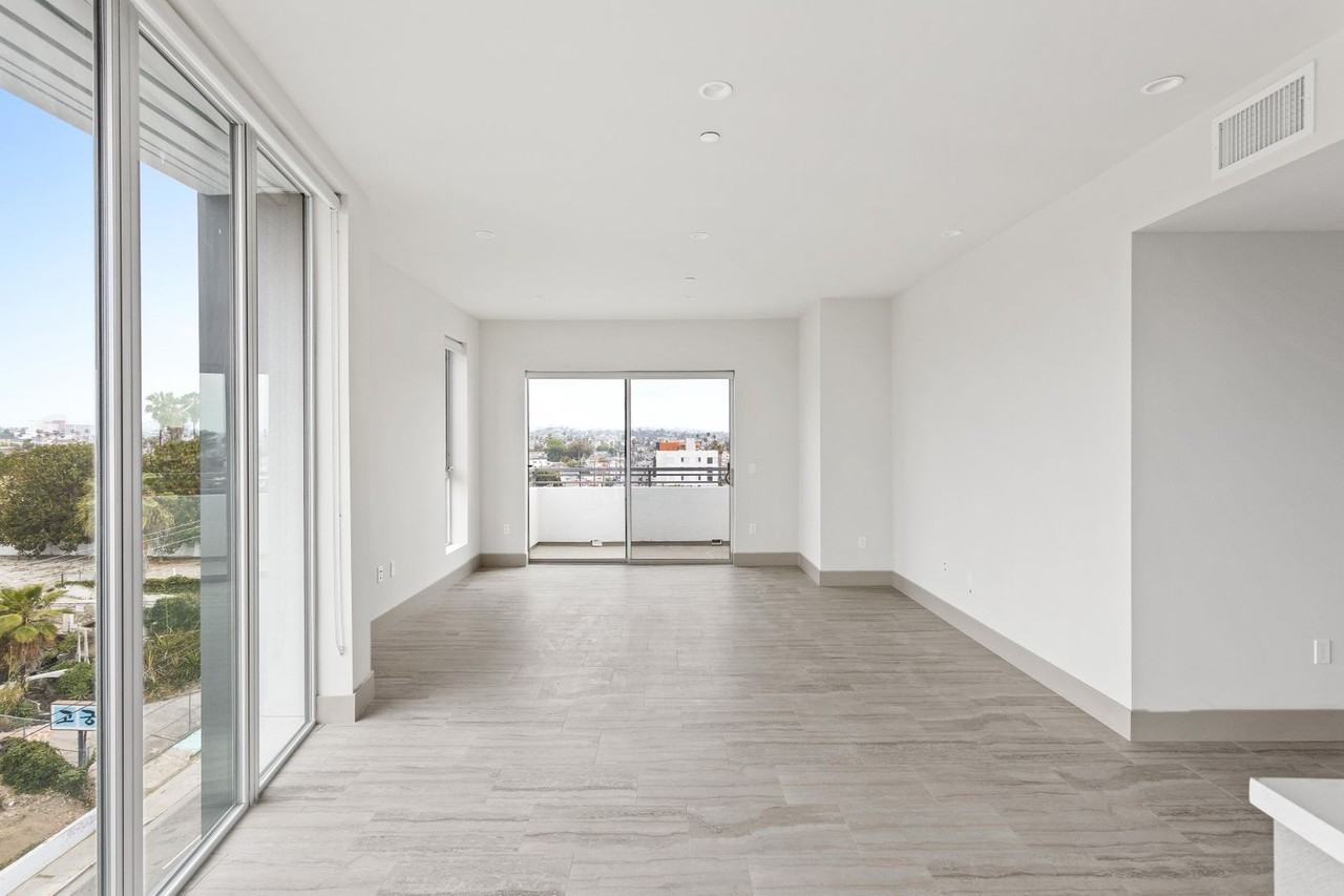 La Vida Melrose - Photo 6 of 19