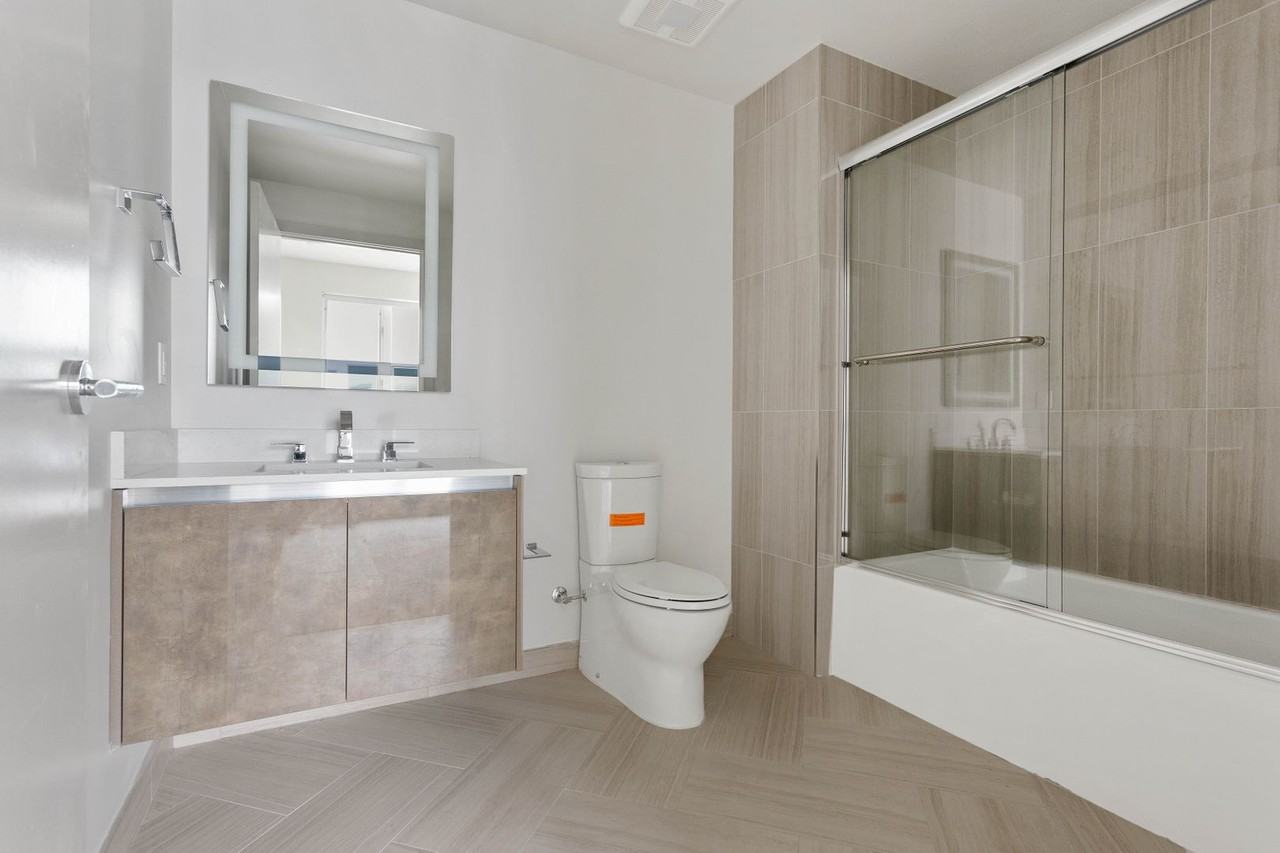 La Vida Melrose - Photo 7 of 19