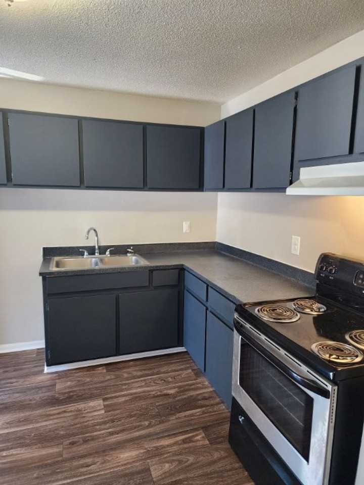 Park Manor Apartments - Photo 4 of 21