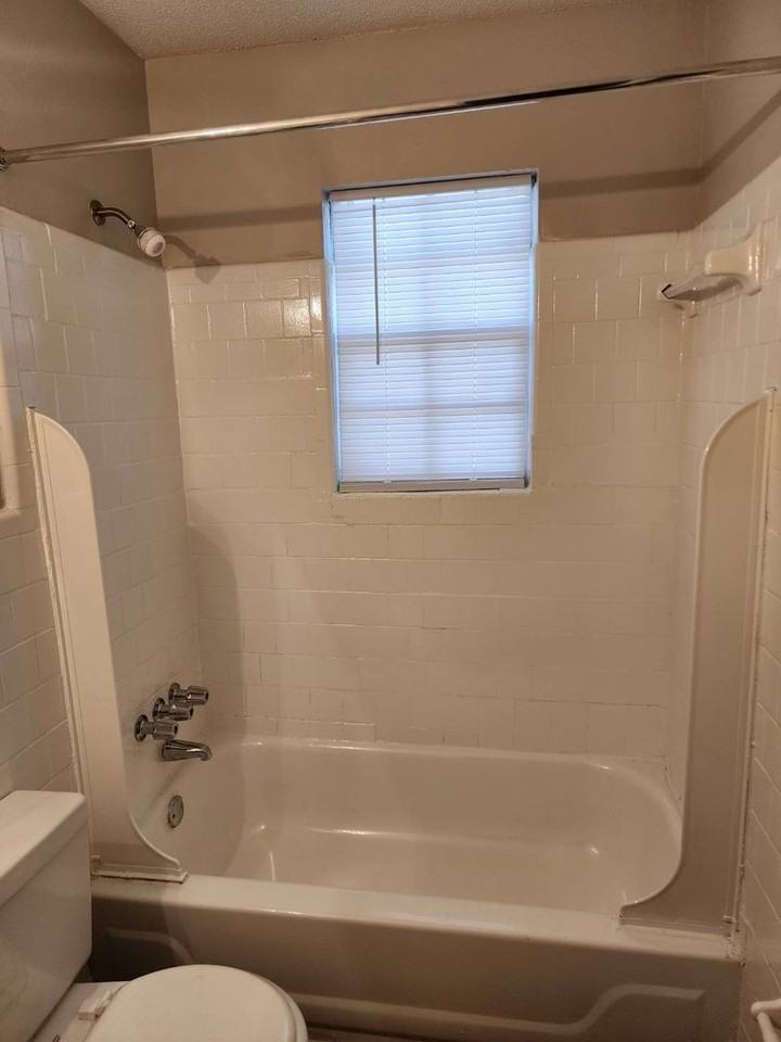 Park Manor Apartments - Photo 6 of 21