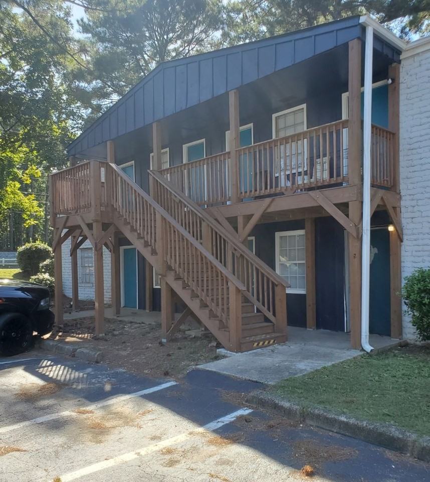 Park Manor Apartments - Photo 2 of 21