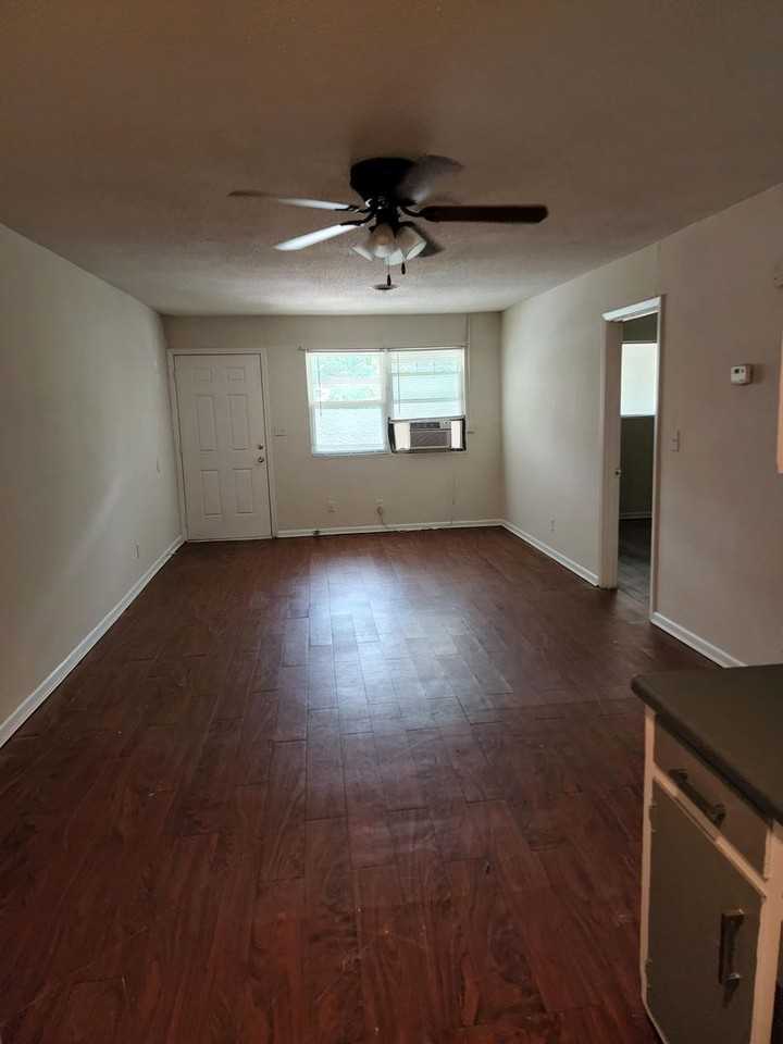 Marina Apartments - Photo 4 of 12