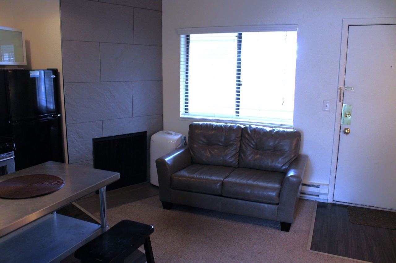 2905 Aurora Ave - Photo 4 of 15