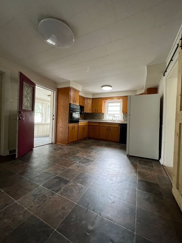 824 Johnson St - Photo 5 of 18
