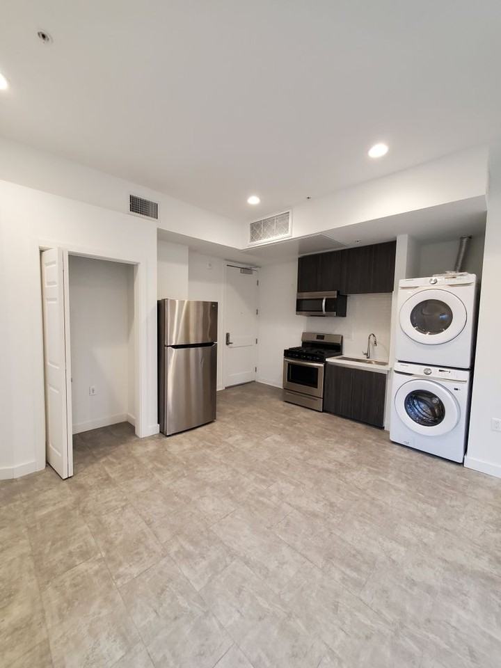 519 N Normandie Ave - Photo 3 of 12