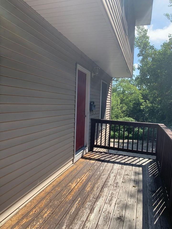 0955A006 - 913 N Albert St - Photo 2 of 12