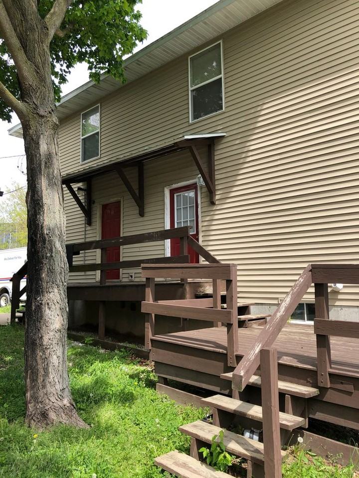 0955A008 - 933 N Albert St - Photo 2 of 14