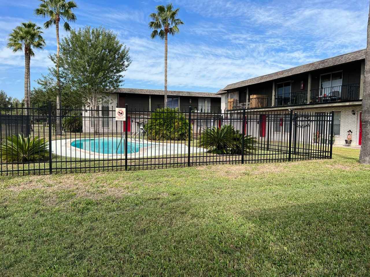 206 N. Montevideo Ave. - Photo 3 of 6