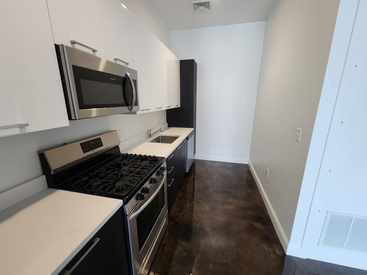 Ten Front - Photo 5 of 44