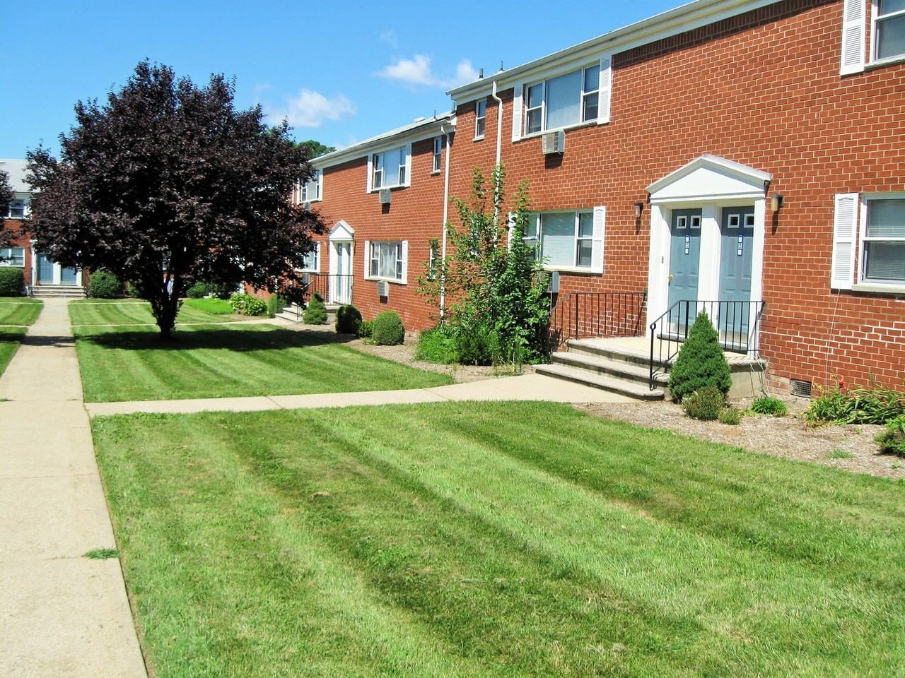 DARTMOUTH VILLAGE APARTMENTS - Photo 4 of 50