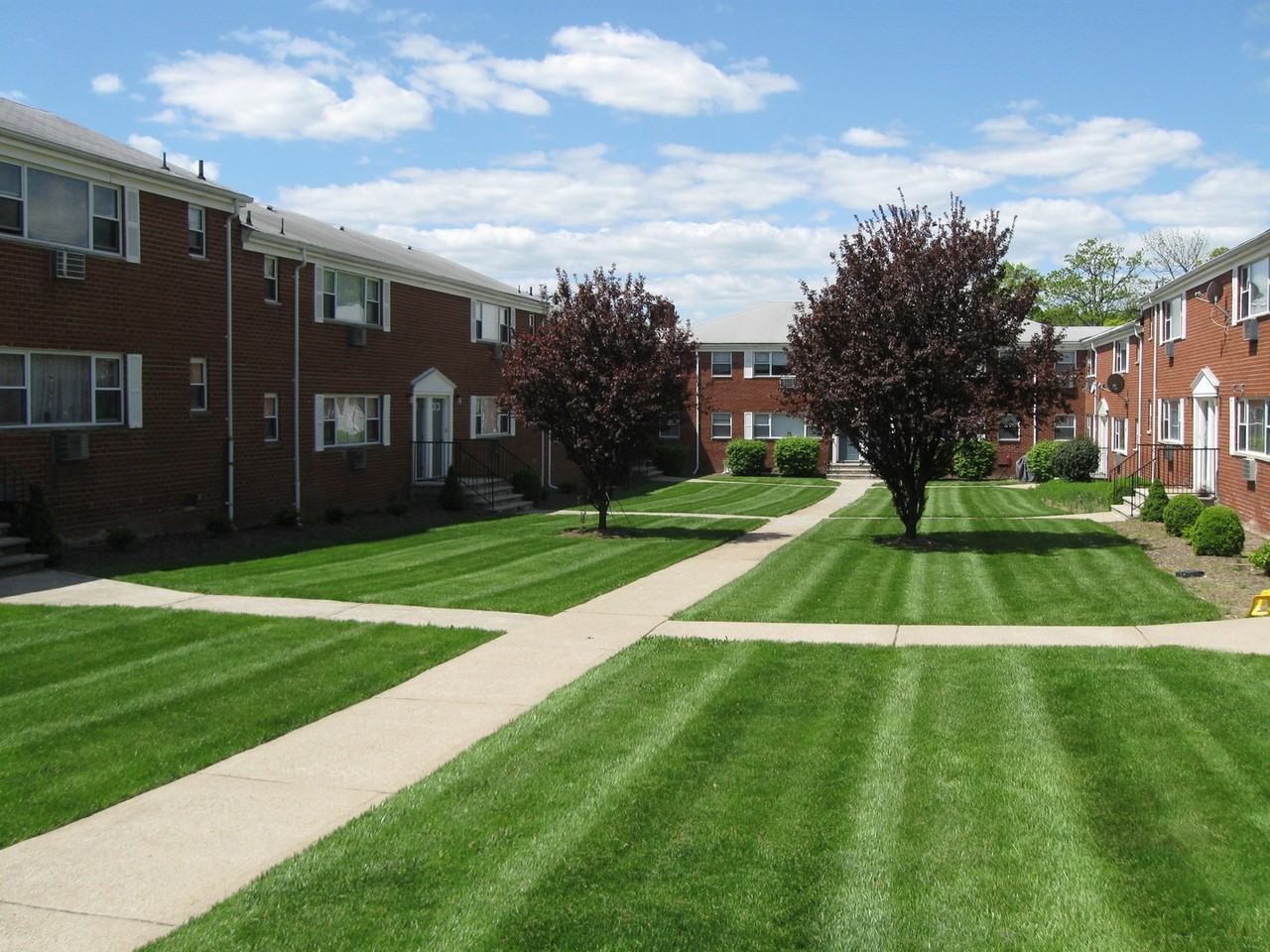 DARTMOUTH VILLAGE APARTMENTS - Photo 4 of 50