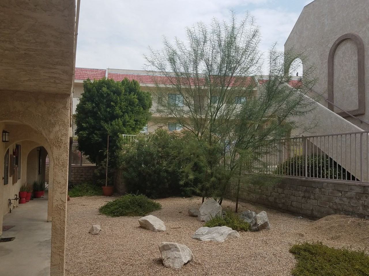 Sandy Palms Apartments - Photo 4 of 13