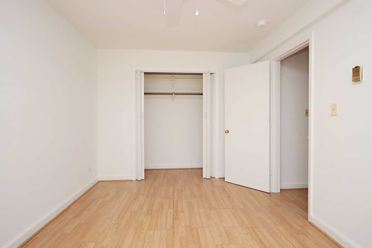 2114 Ivy Rd #13 - Photo 7 of 9