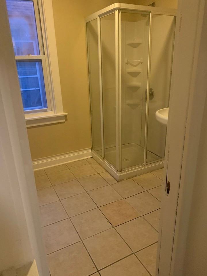 932 Center St - Duplex - Photo 3 of 7