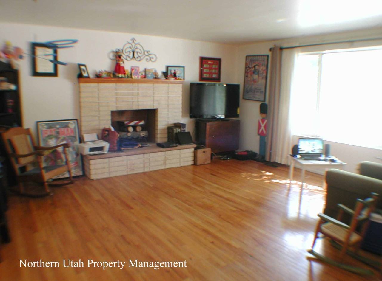 1988 N 400 W - Photo 3 of 25