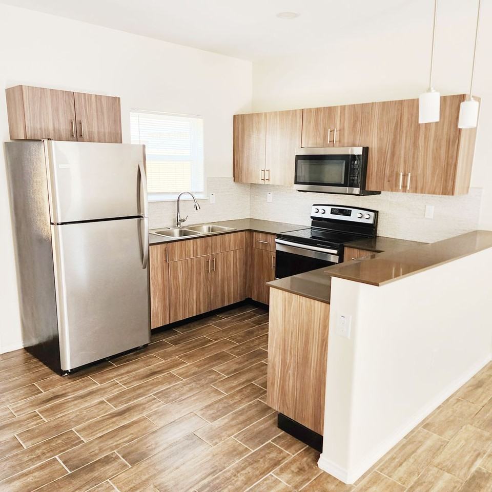 1601 Cortlandt St. - Photo 2 of 15