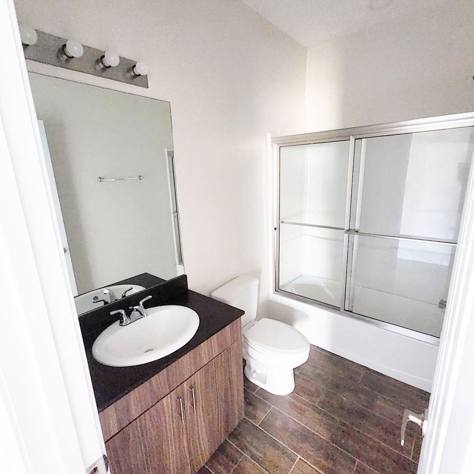 1601 Cortlandt St. - Photo 7 of 15