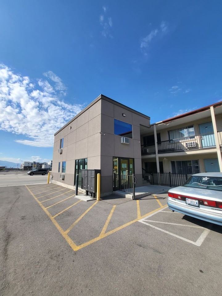 40 W 300 S - Photo 2 of 9