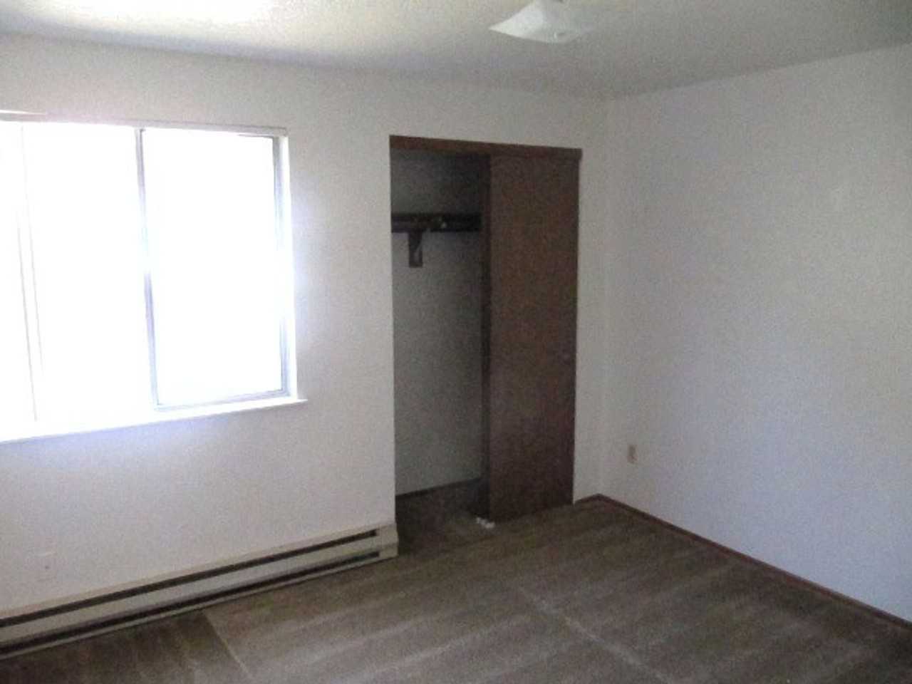 Tiffany Terrace Condos - Photo 7 of 14