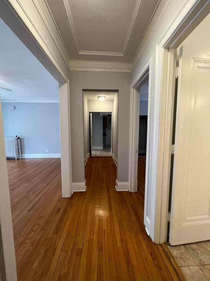 Beautiful Vintage Apartments Near Downtown Evanston - Photo 2 of 11