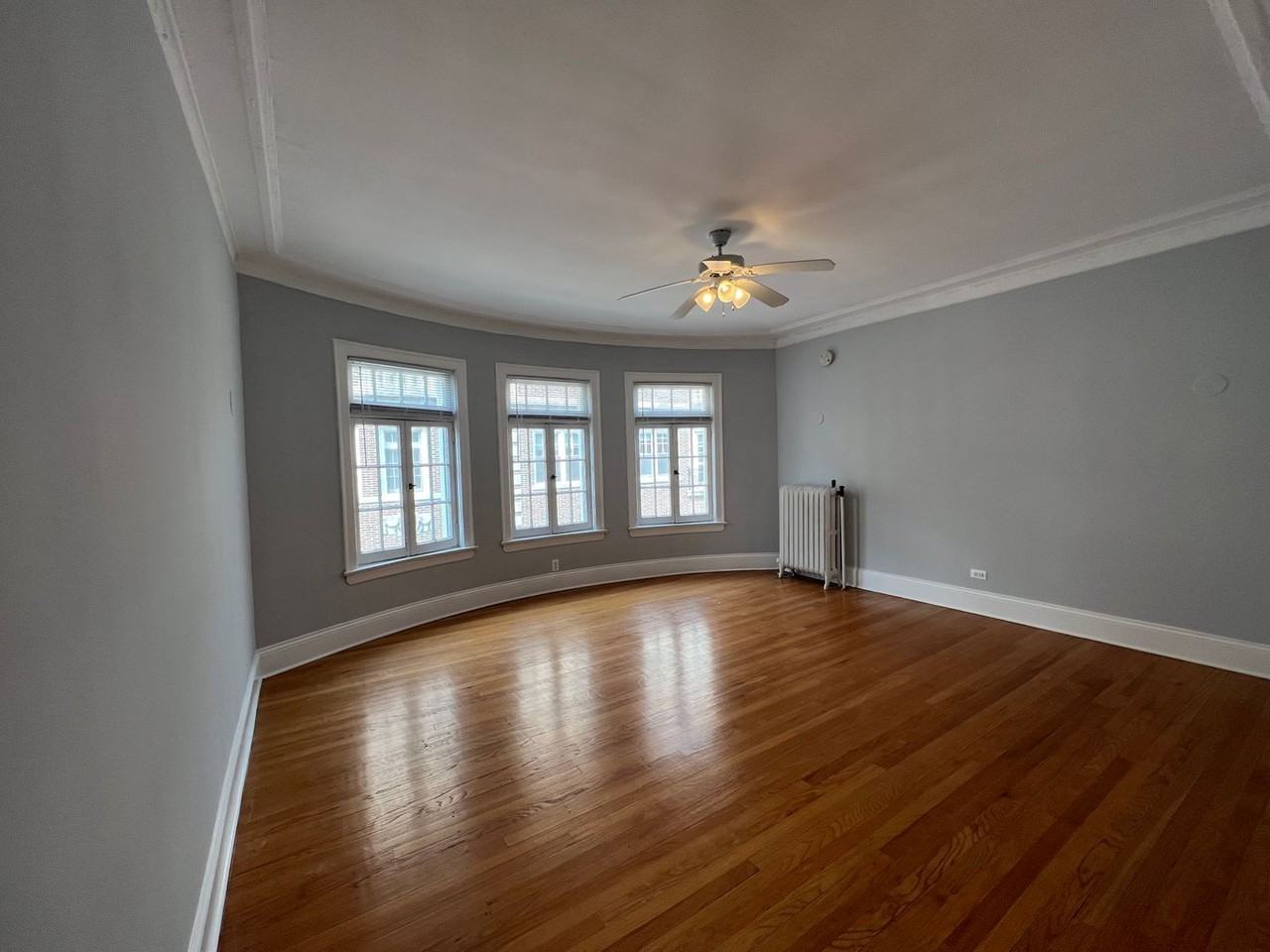 Beautiful Vintage Apartments Near Downtown Evanston - Photo 3 of 11