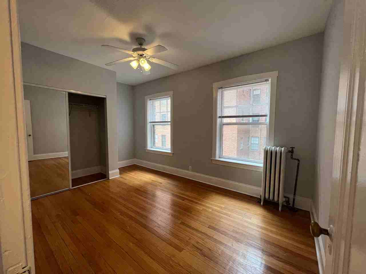 Beautiful Vintage Apartments Near Downtown Evanston - Photo 5 of 11