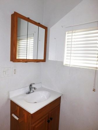 1005 E 1st St - Photo 2 of 8