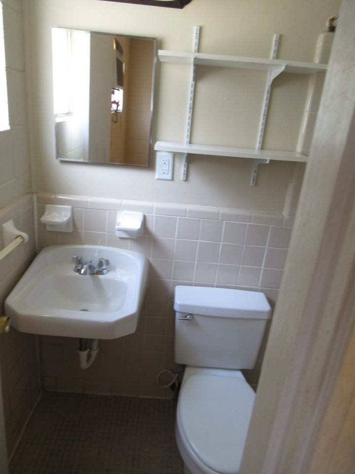 University Apartments - Photo 4 of 7