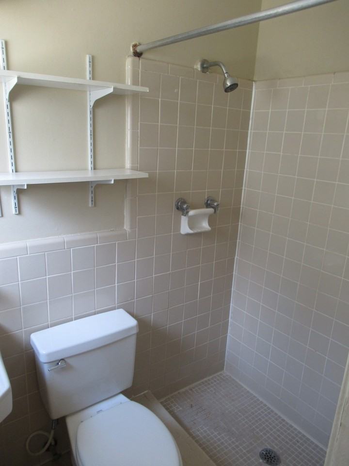 University Apartments - Photo 5 of 7