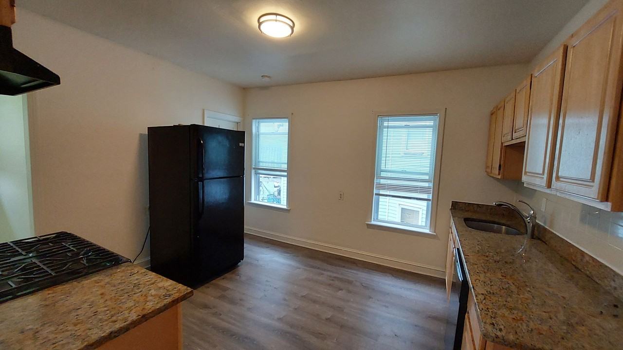 7 Topliff - Photo 3 of 16