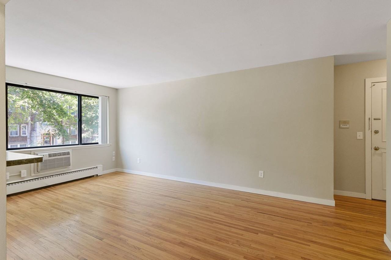 3441 Emerson Ave S - Photo 4 of 11