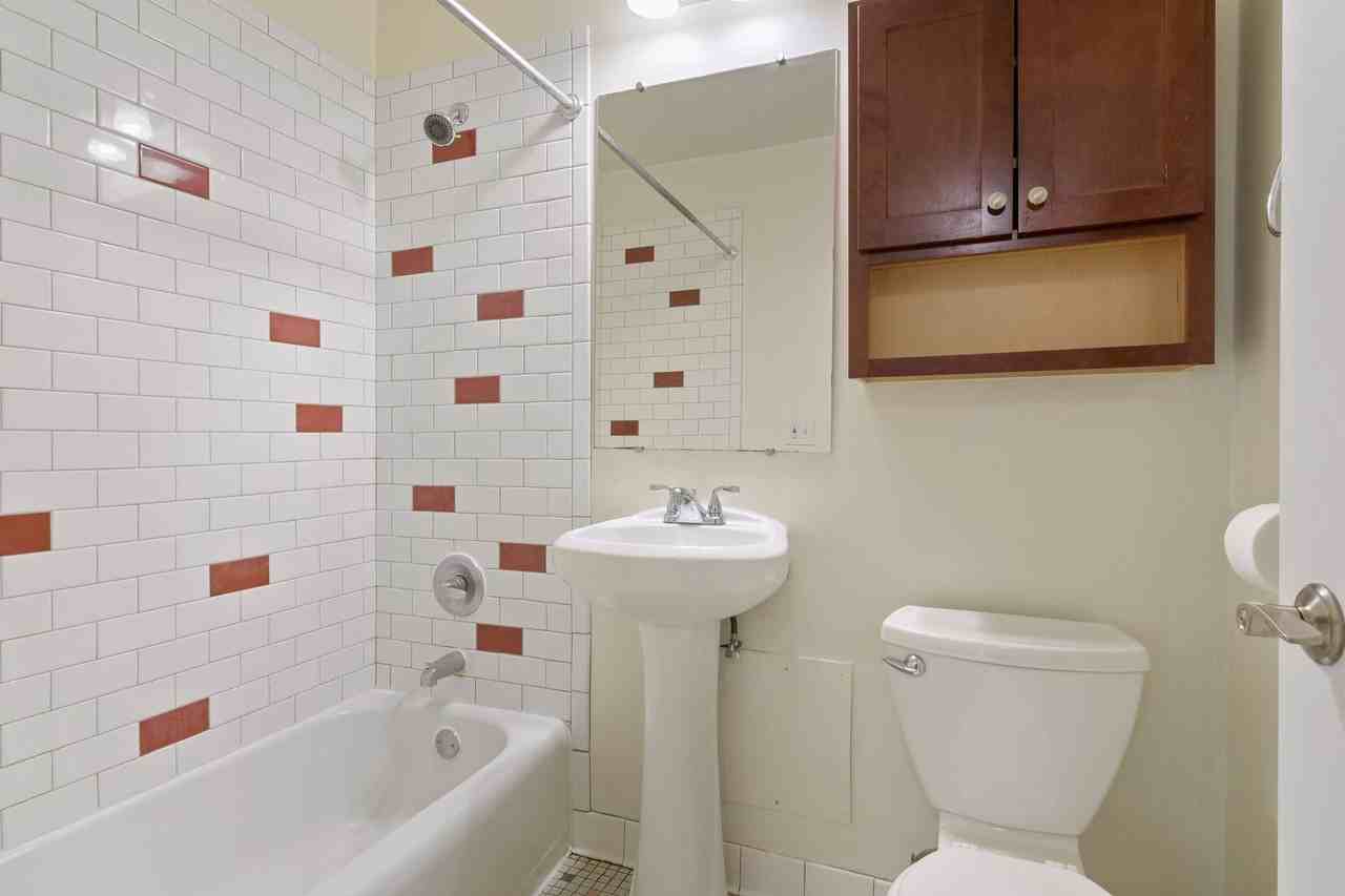 3441 Emerson Ave S - Photo 7 of 11