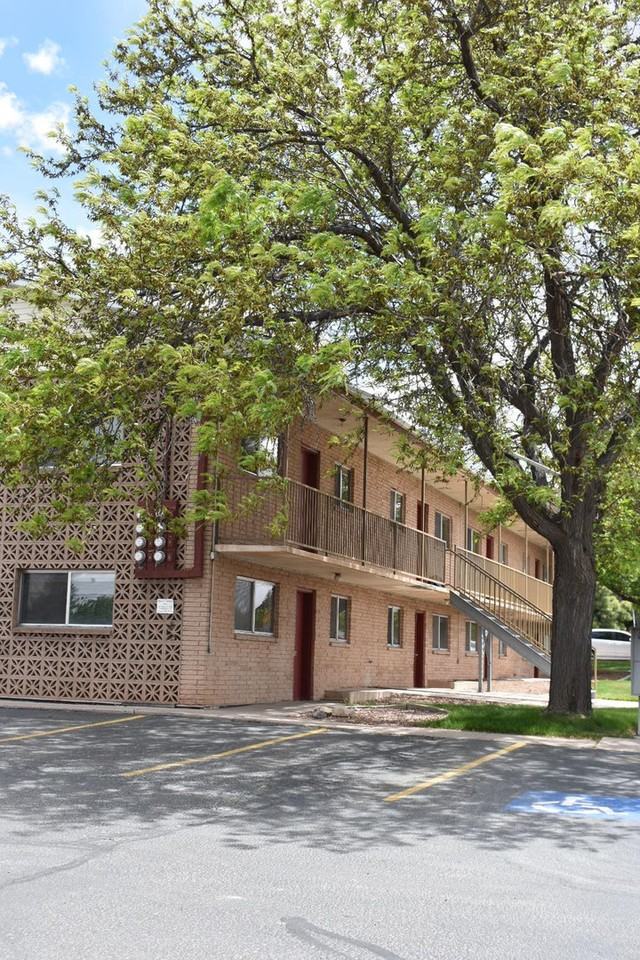 Camino Manor - Photo 2 of 12