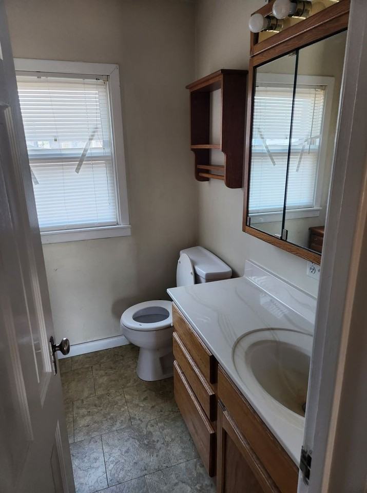 Madison Apts - Photo 2 of 7